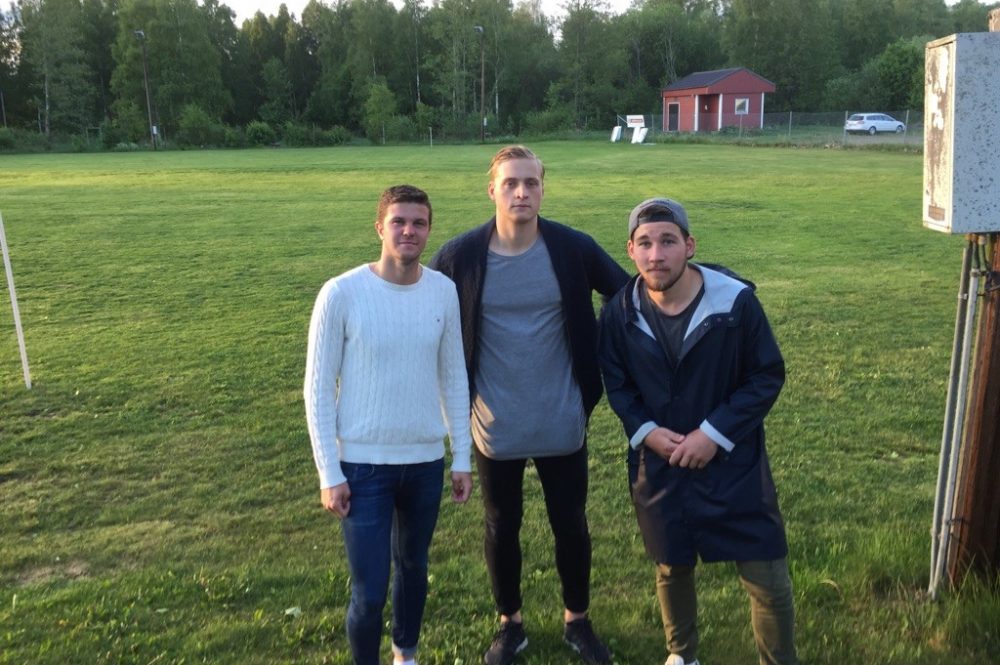 I halvtid: Nilsson hyllar många spelare i Morgongåva SK