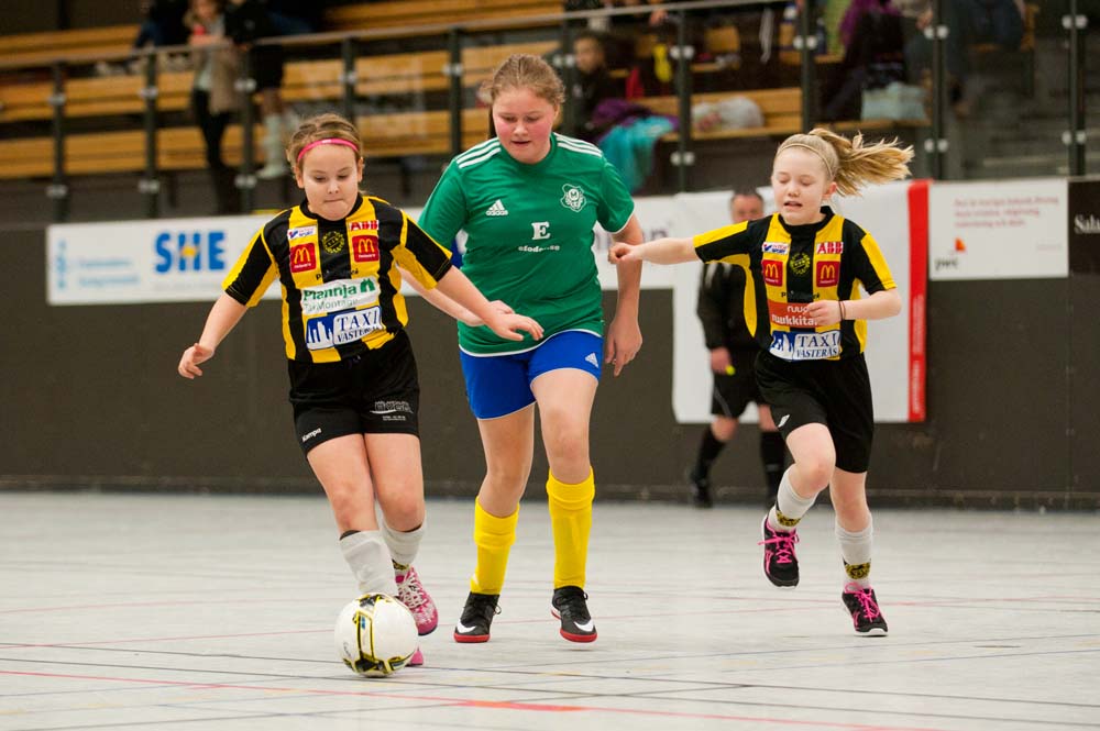 Även fredagseftermiddagen rivstartade med ett derby Även fredagseftermiddagen rivstartade med ett derby