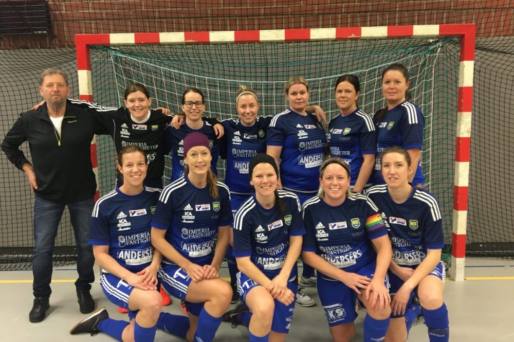 Endast tre i år - men åtta damlag har varit med i nyårsaftons stora sporthändelse