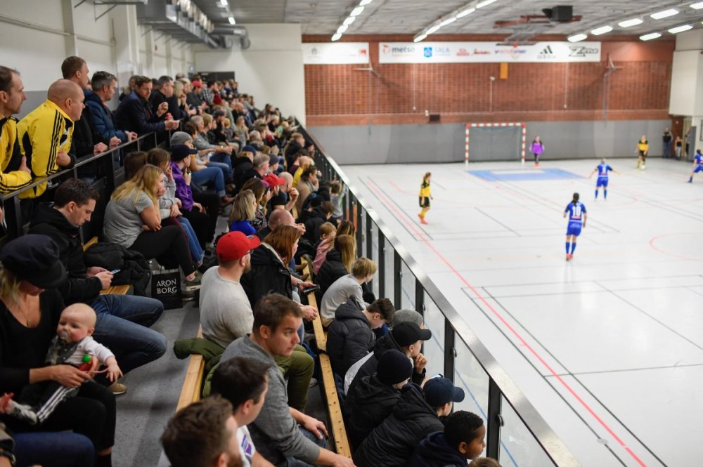 Sex av åtta lag lokala när pojkar födda 2009 ska spela