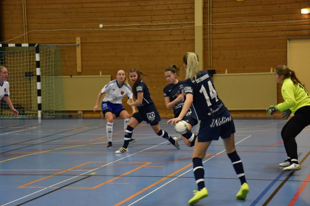 Sala-Heby Fotboll sammanfattar lördagens Seniorcup för damer Sala-Heby Fotboll sammanfattar lördagens Seniorcup för damer