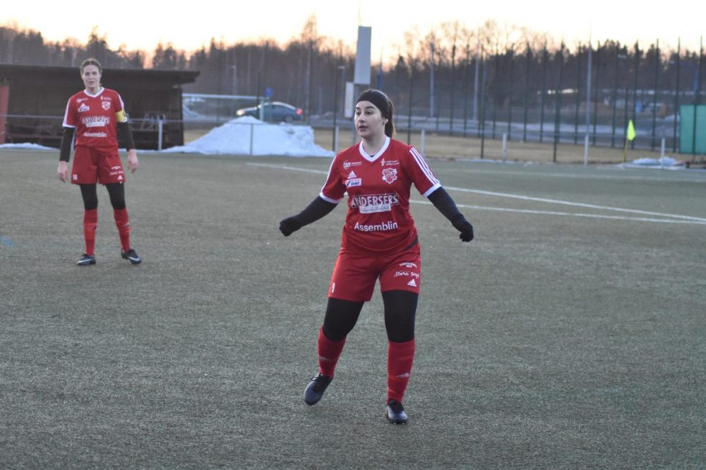 I halvtid - Sala FF dam inte nöjda med info men siktar på topp 3