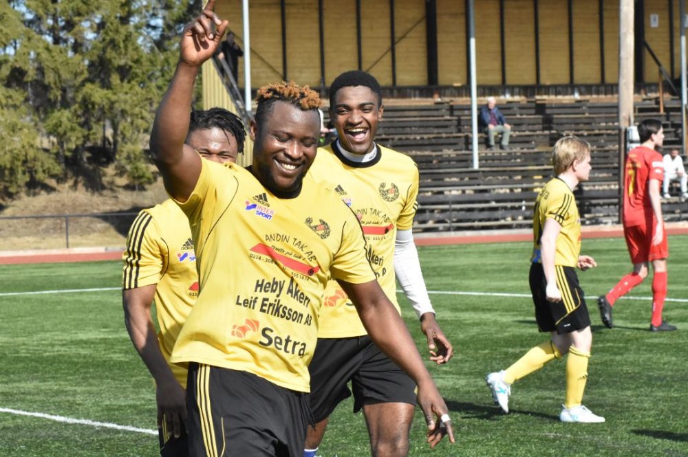 Åkra FC värvar - Sunday är tillbaka på Lärkan