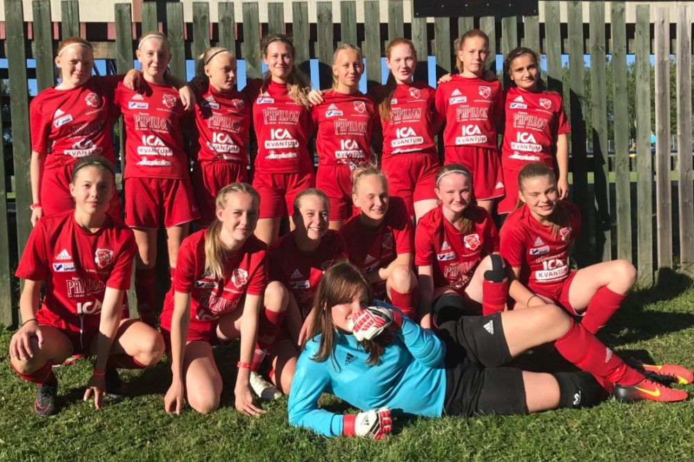Härliga dagar för Sala FF:s tjejer vid Aroscupen i Västerås Härliga dagar för Sala FF:s tjejer vid Aroscupen i Västerås