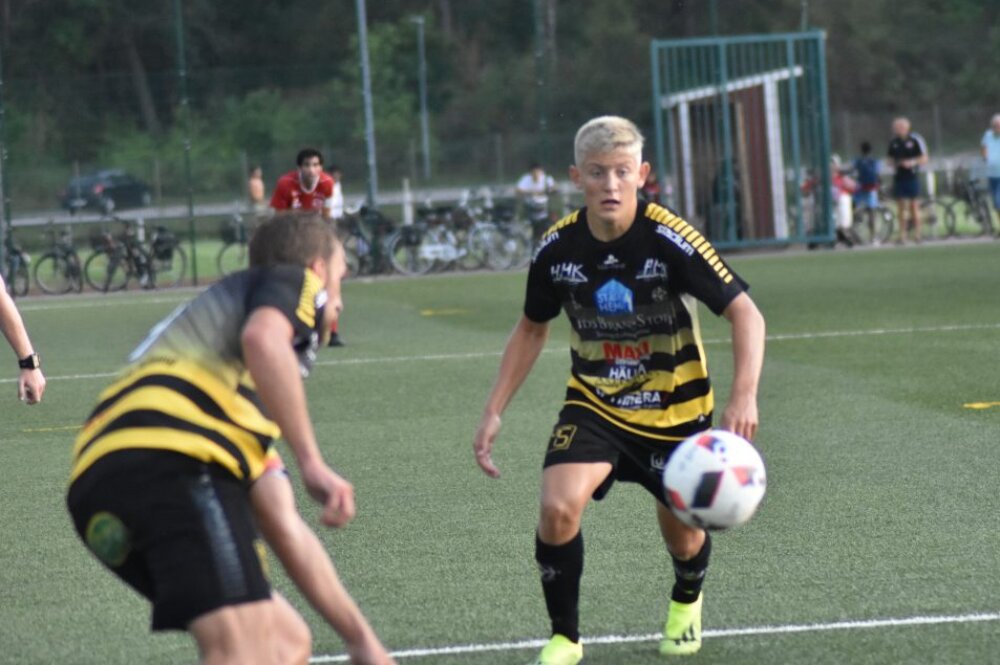 Inte en enda lokal herrspelare i de två högsta serierna