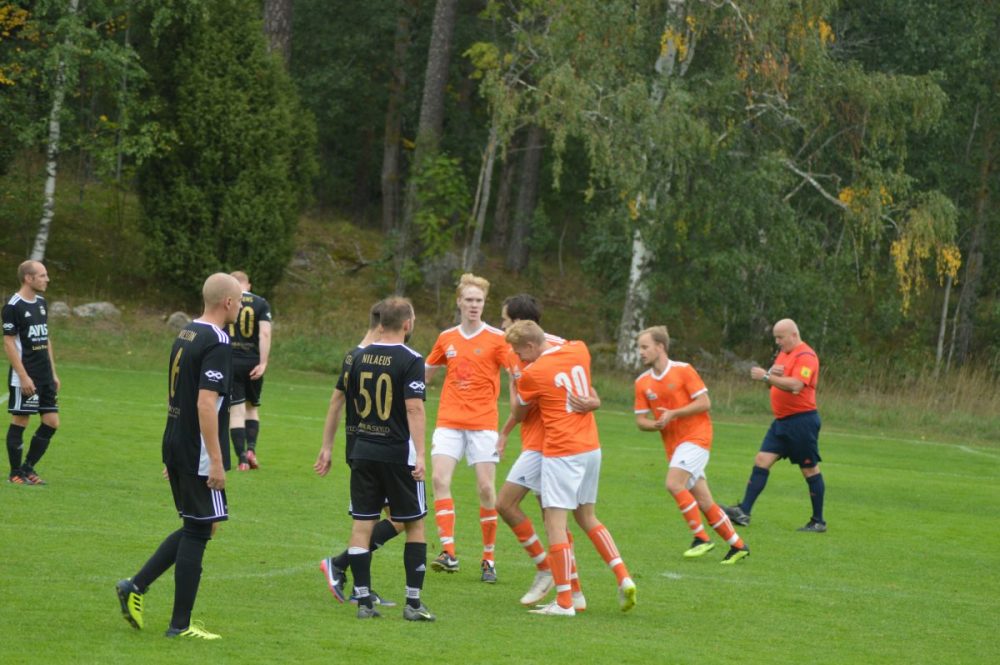 Ett bildspel från den dramatiska matchen mellan Grällsta IF och Hökåsen BK
