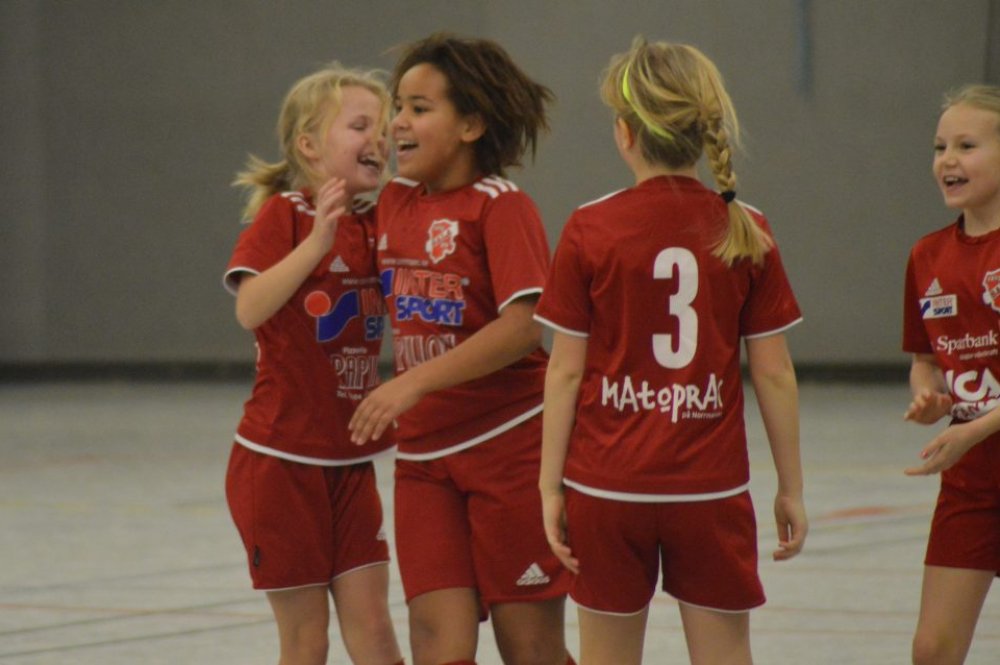 Yngsta flickklassen ska spelas - debut för Åkra FC