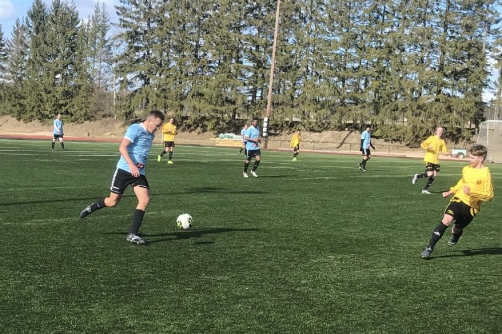 Blåsigt på Tegelvallen när FK Sala föll mot Heby AIF:s andralag Blåsigt på Tegelvallen när FK Sala föll mot Heby AIF:s andralag