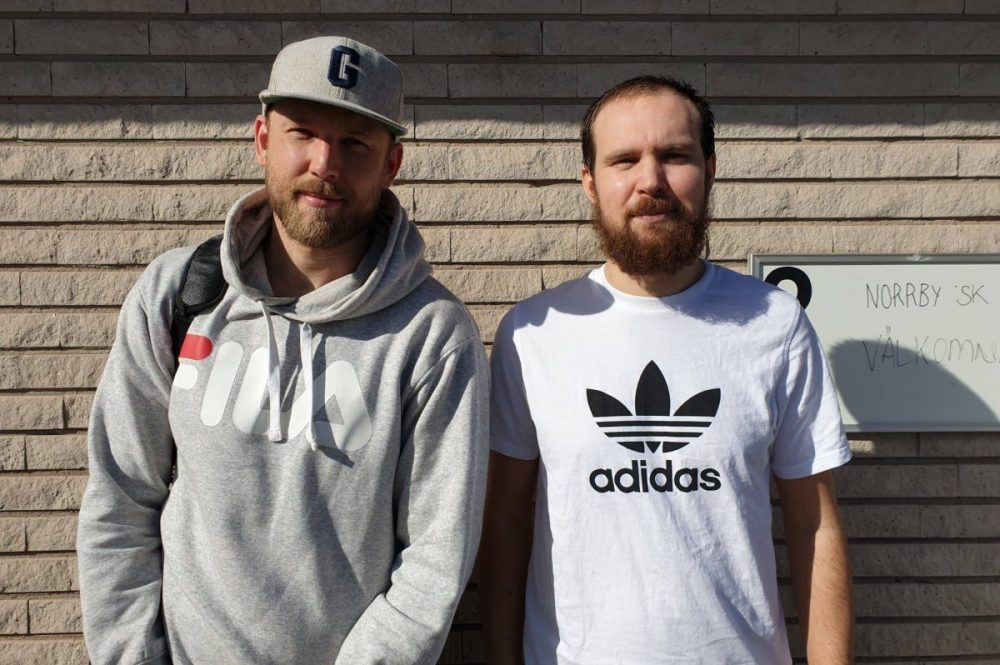 Adam och Patrick körde nio mil innan fotbollssäsongen