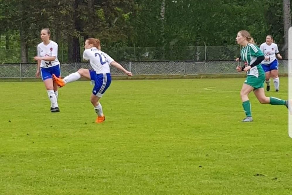 Kryss i damderbyt efter sen kvittering
