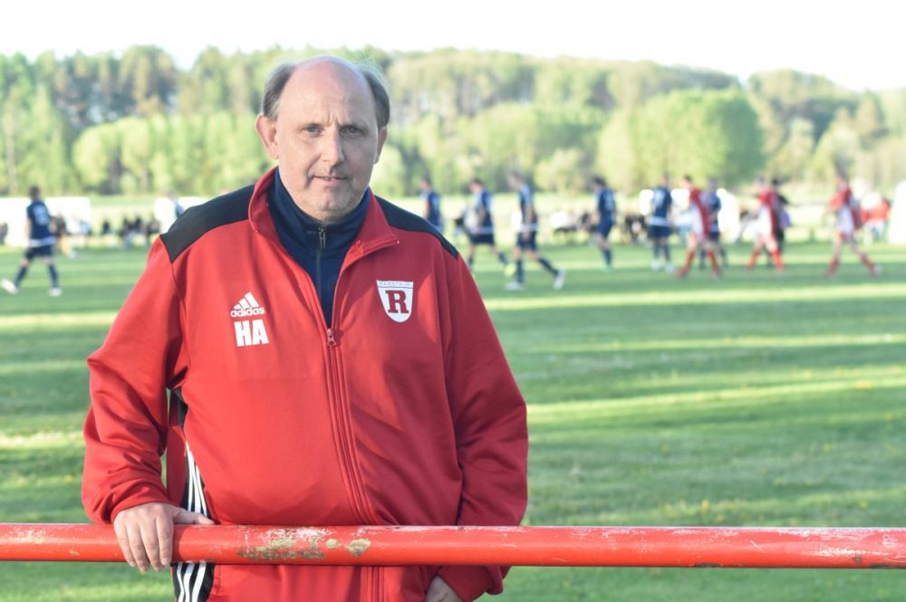 Här är han - den lokala fotbollens främste målskytt