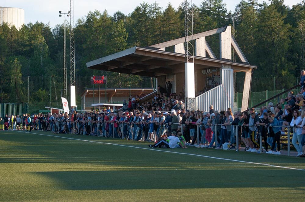 Så många får se lördagens division 3-derby på Lärkan