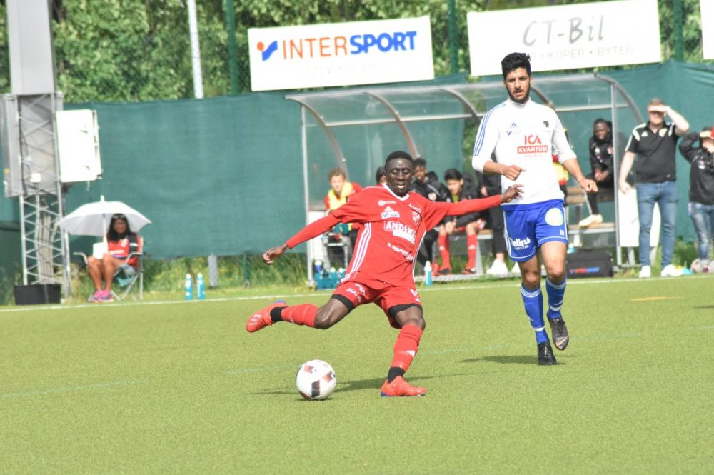 Hersi blev årets vinnare i Sala-Heby Fotbolls spelarbörs Hersi blev årets vinnare i Sala-Heby Fotbolls spelarbörs