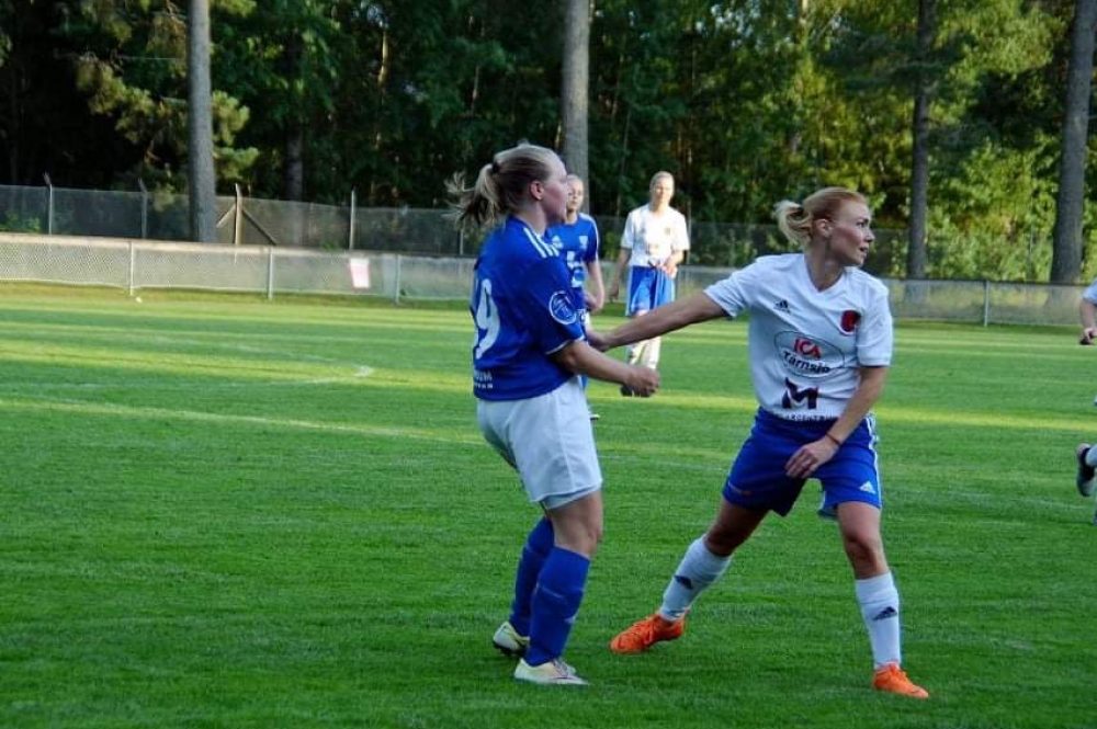Bildspel från Tärnsjö IF damers första trepoängare Bildspel från Tärnsjö IF damers första trepoängare