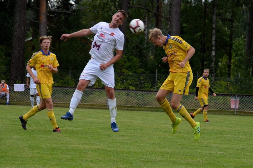 Två matcher på fredagskvällen - Järlåsa Vittinge FF sist ut på söndag Två matcher på fredagskvällen - Järlåsa Vittinge FF sist ut på söndag