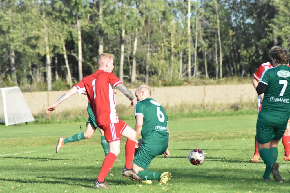 Mullevi och Furuvallen är platserna för helgens lokala seniormatcher Mullevi och Furuvallen är platserna för helgens lokala seniormatcher
