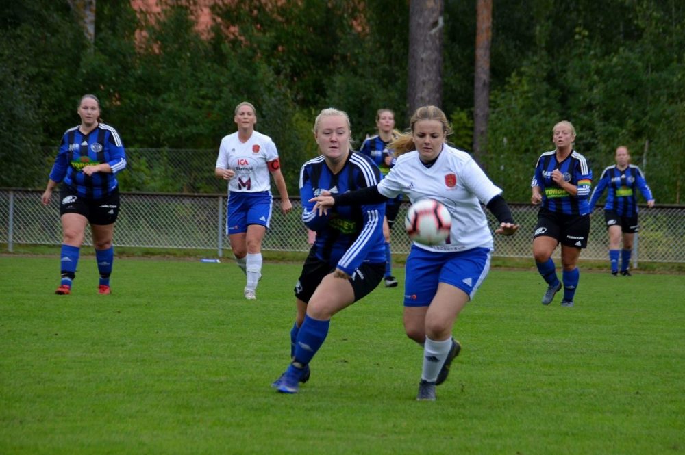Bildspel från Tärnsjö IF-Österlövsta FF på Furuvallen
