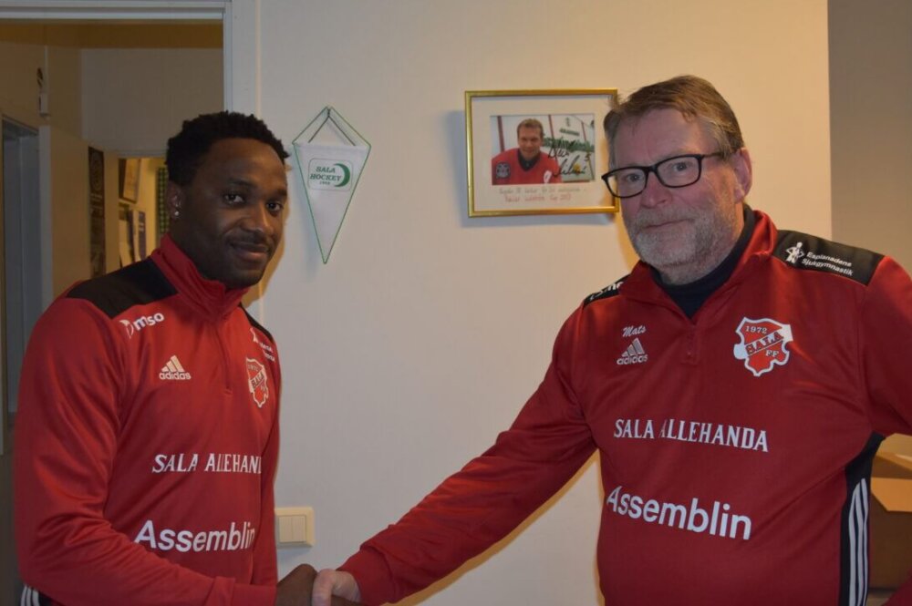 Chika skrev på för Sala FF - "Vill spela högre upp" Chika skrev på för Sala FF - "Vill spela högre upp"