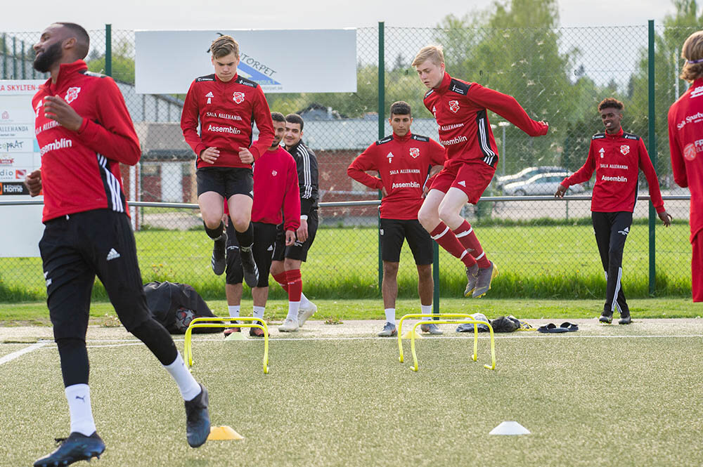 Bildspel: Häng med på Sala FF:s träning inför seriepremiären Bildspel: Häng med på Sala FF:s träning inför seriepremiären
