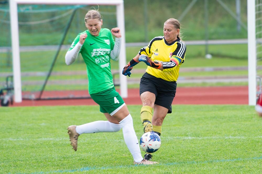 I dag fyller Sala FF:s målvakt, Mia Guldbacke, 50 år - ”Ett år till blir det”