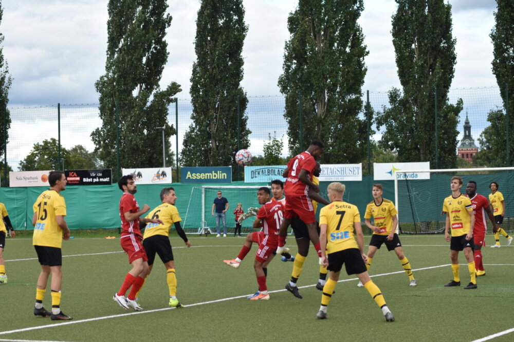 Sista veckan i oktober innehåller bara två matcher Sista veckan i oktober innehåller bara två matcher