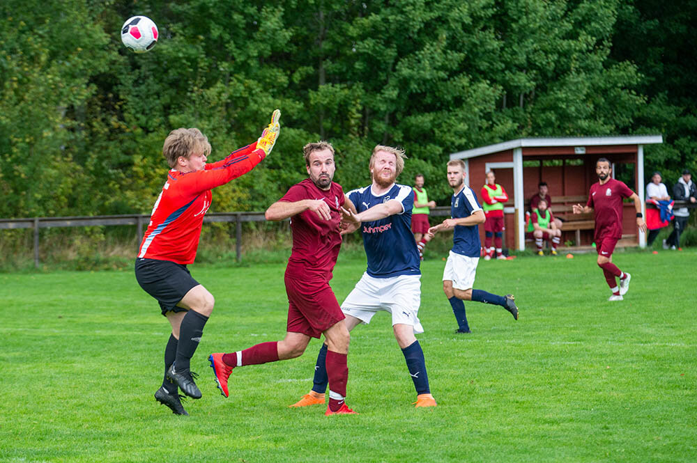 Niklas och Niklas poängräddare för Runhällen BoIS som närmar sig strecket