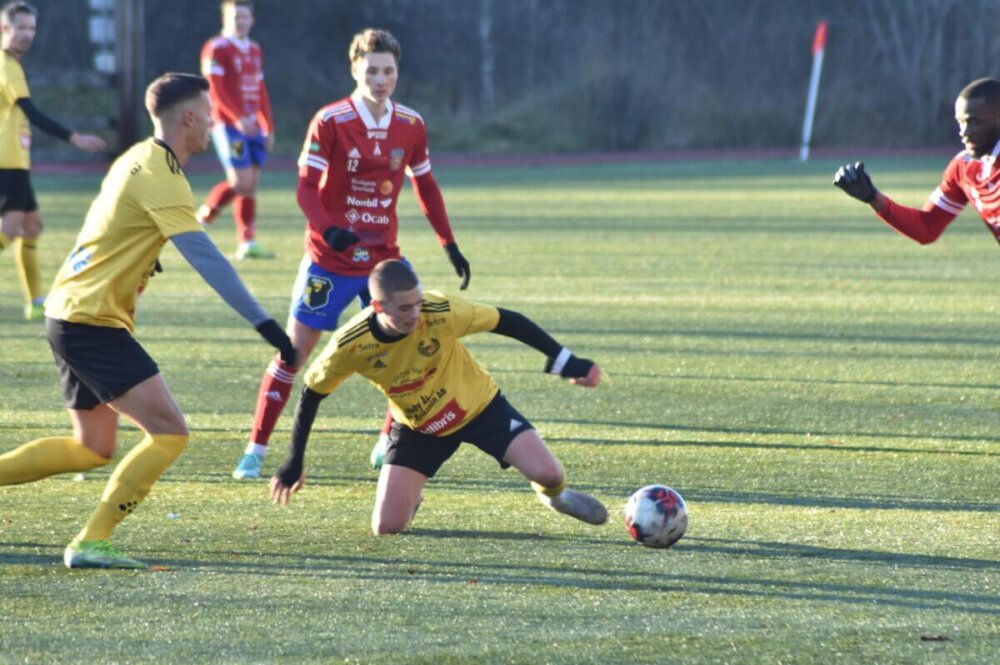 Tung förlust för Heby AIF som skapade målchanser på löpande band Tung förlust för Heby AIF som skapade målchanser på löpande band