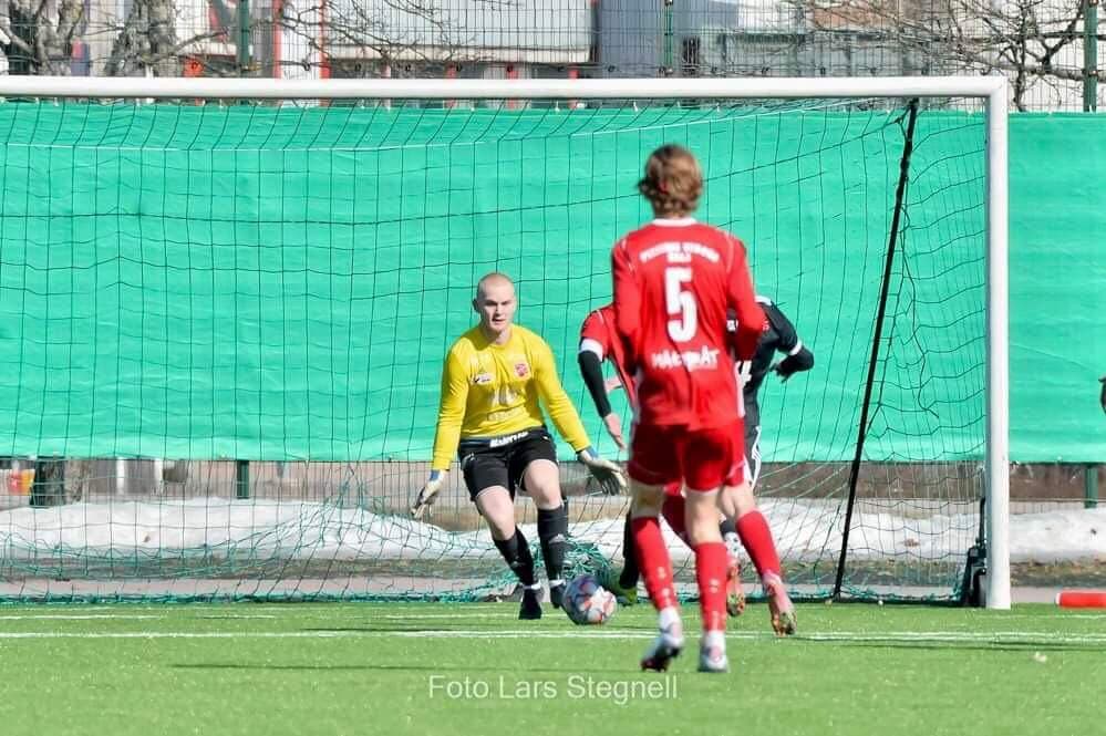 Linus Stegnell bryter kontraktet och lämnar Sala FF