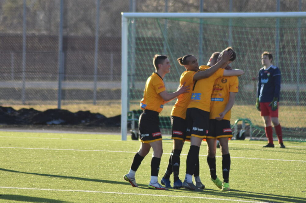 Bildspel från Heby AIF:s seger mot Uppsala-Kurd FK Bildspel från Heby AIF:s seger mot Uppsala-Kurd FK