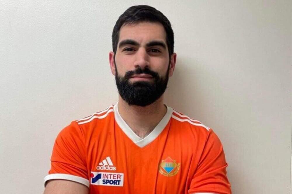Velat gör redan comeback på fotbollsplanen men byter trean mot åttan