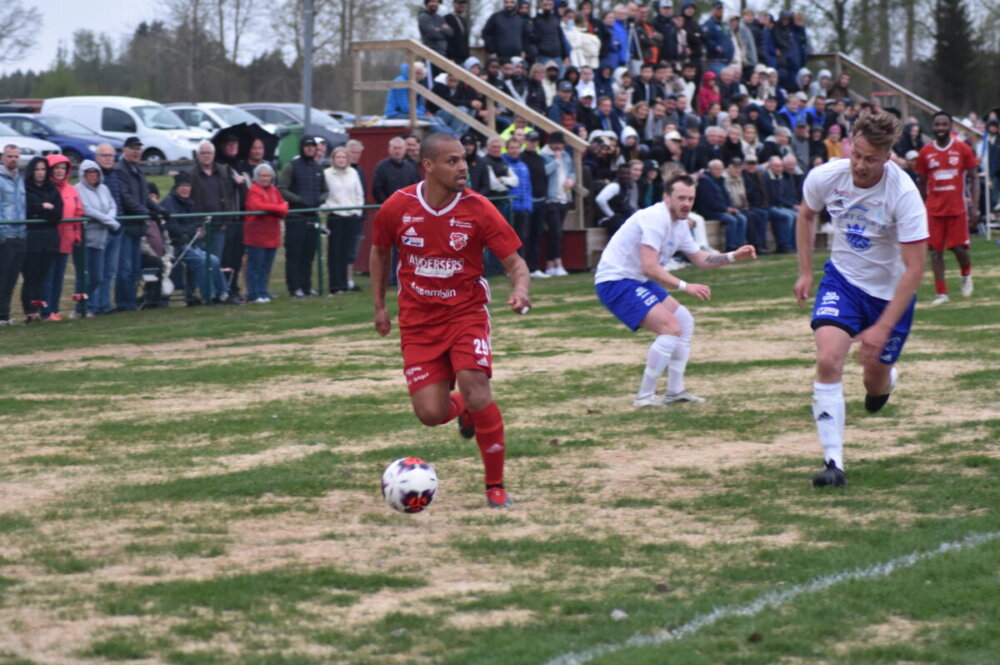 Bildspel från division 3-derbyt på Svedboäng