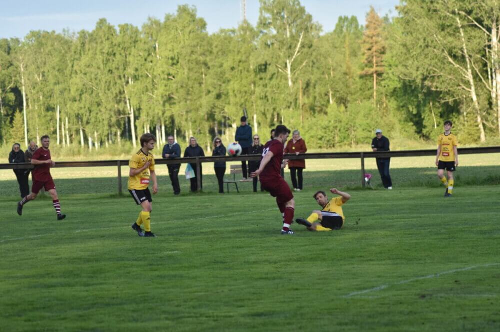 Serietvåan nollade Runhällens BoIS - "Sura mål som vi bjuder på"