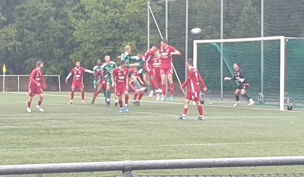 Serieledarna hade inget besvär med Sala FF - "Vi blir trötta i andra halvlek" Serieledarna hade inget besvär med Sala FF - "Vi blir trötta i andra halvlek"