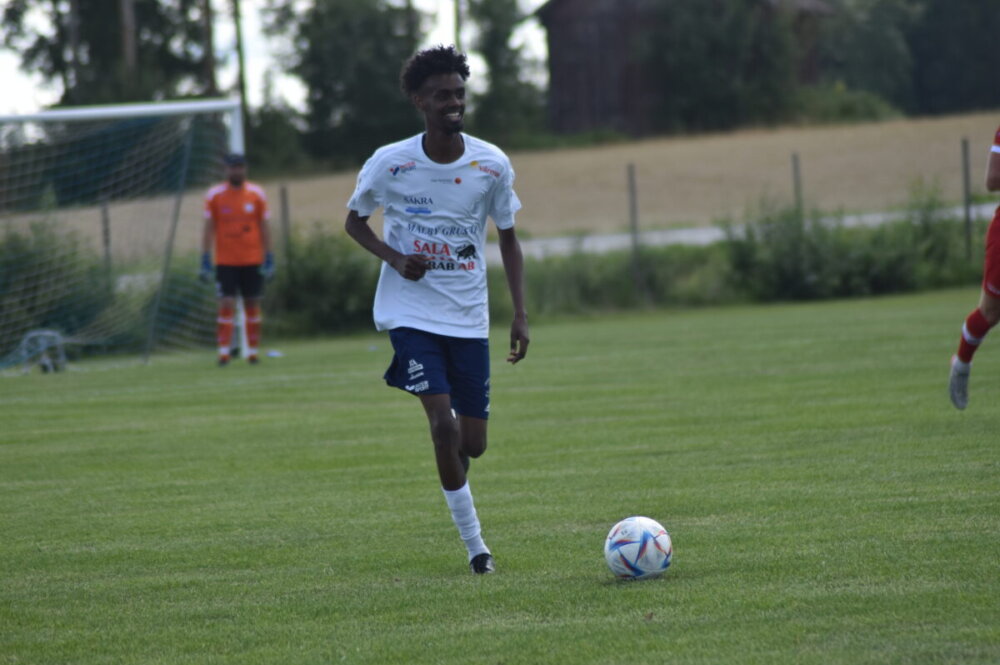 Lindgren lockade över "Jojo" som han tränade i Vaik till Avesta AIK - "En riktigt bra spelare" Lindgren lockade över "Jojo" som han tränade i Vaik till Avesta AIK - "En riktigt bra spelare"