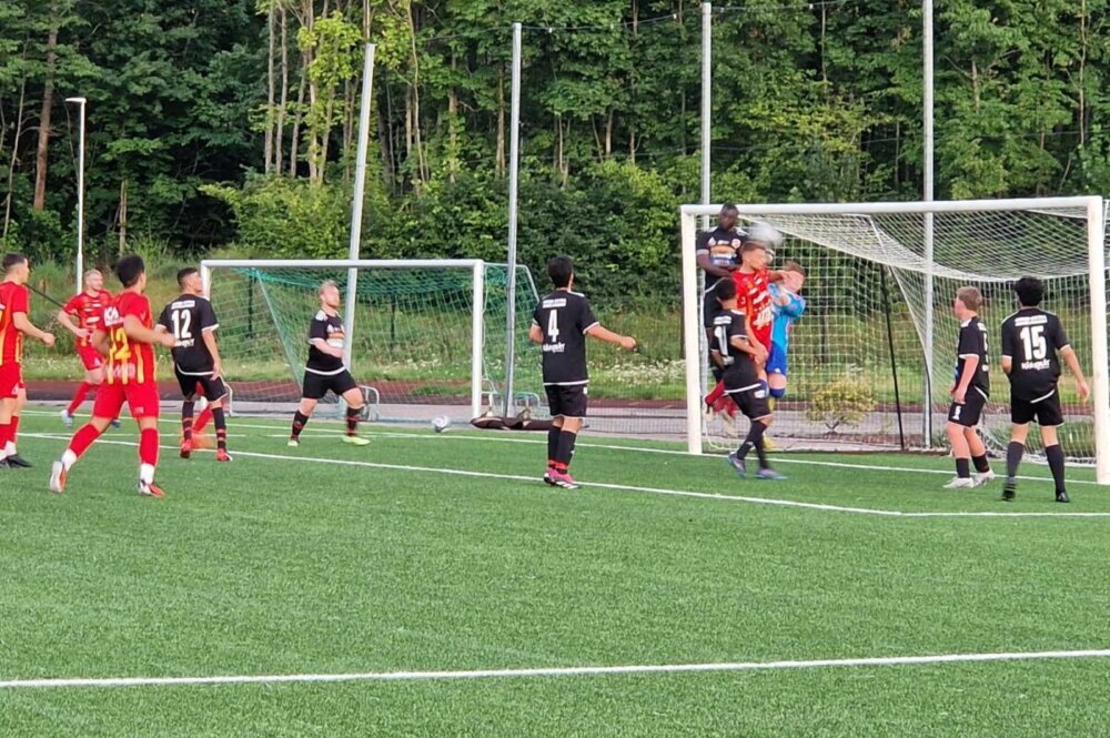Sala FF förlorade mot Syrianska IF Kerburan - två självmål plus tre sista tio minuterna