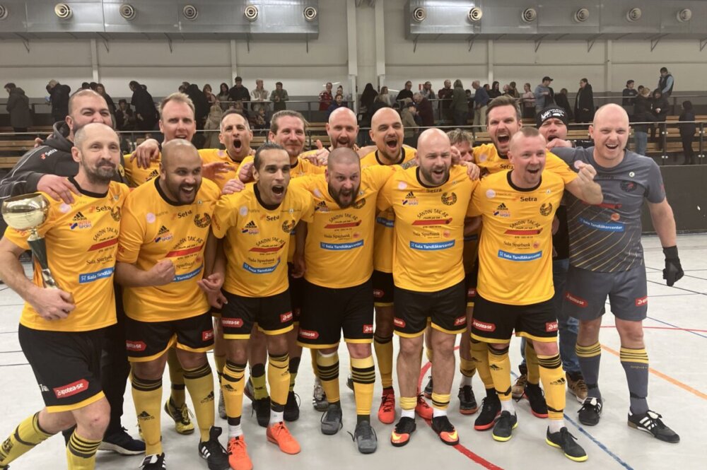 Heby AIF:s veteraner höll för trycket - körde över Sala FF i finalen Heby AIF:s veteraner höll för trycket - körde över Sala FF i finalen