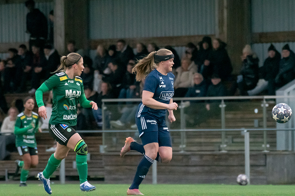 Årets buse Emma Valleräng om sina gula kort och sin spelstil: "Vissa kort har varit korrekta men absolut inte alla" Årets buse Emma Valleräng om sina gula kort och sin spelstil: "Vissa kort har varit korrekta men absolut inte alla"