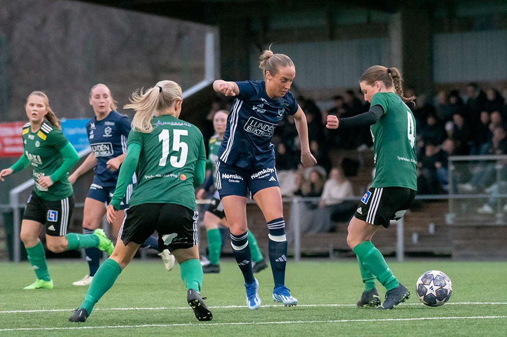 Trots flera missade matcher är Pernilla i topp
