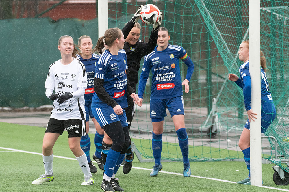 Hallstahammar SK har dragit sig ur division 4-serien