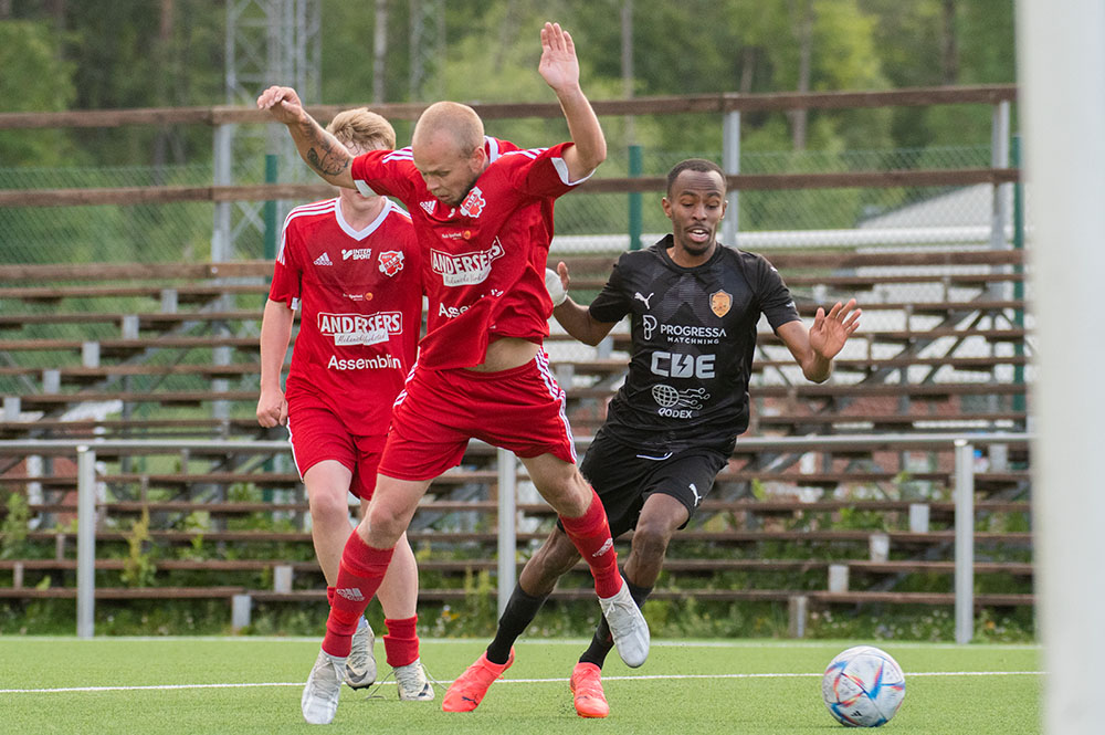 Bortamatcher för de lokala division 5-lagen på söndagen Bortamatcher för de lokala division 5-lagen på söndagen