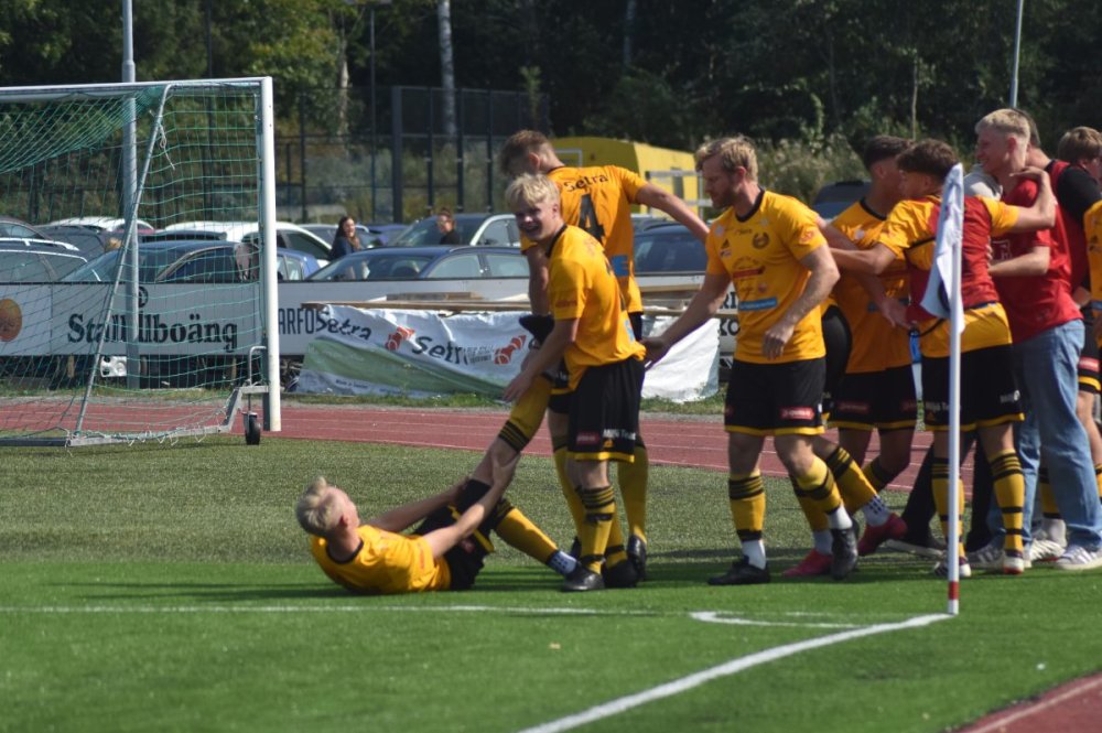 Här har ni helgens spelschema i den lokala fotbollen