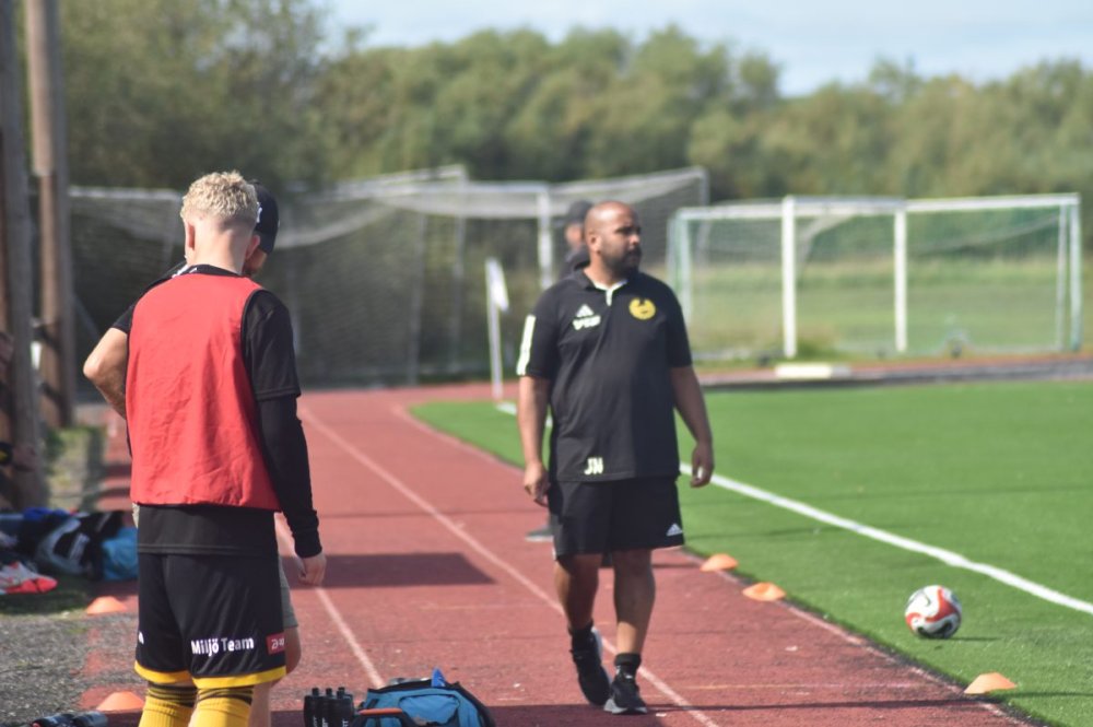 Serieledaren gästar Tegelvallen på fredagskvällen - "Har klasspelare" Serieledaren gästar Tegelvallen på fredagskvällen - "Har klasspelare"