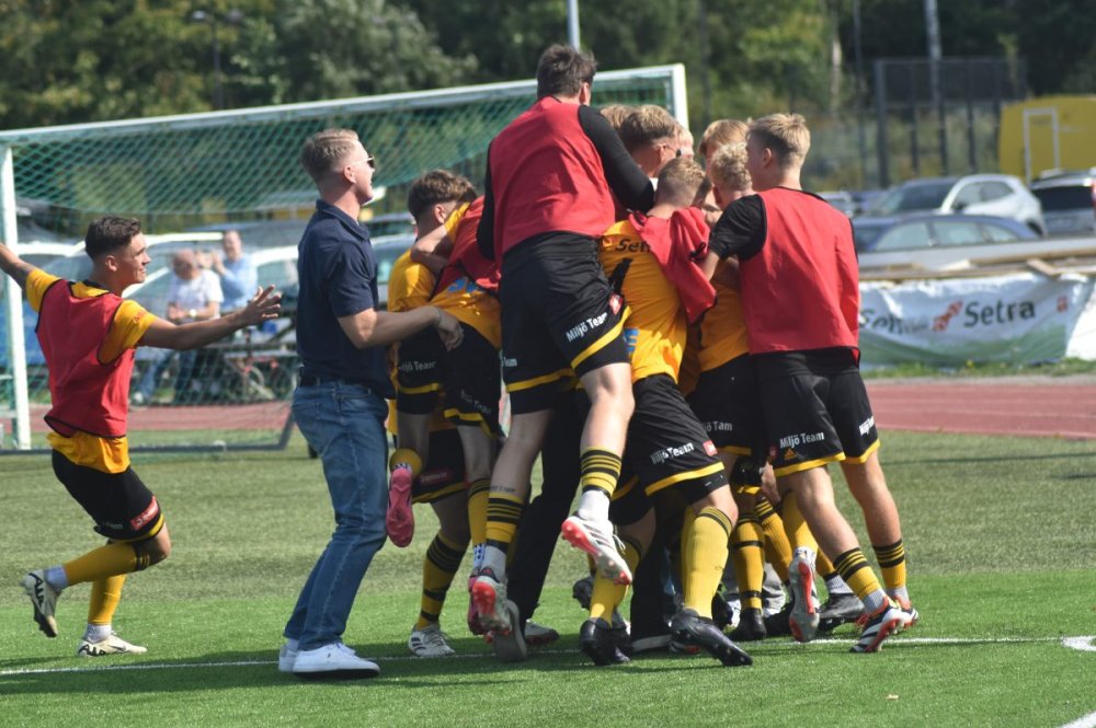 Varmt värre - då kan du kolla in någon lokal fotbollsmatch