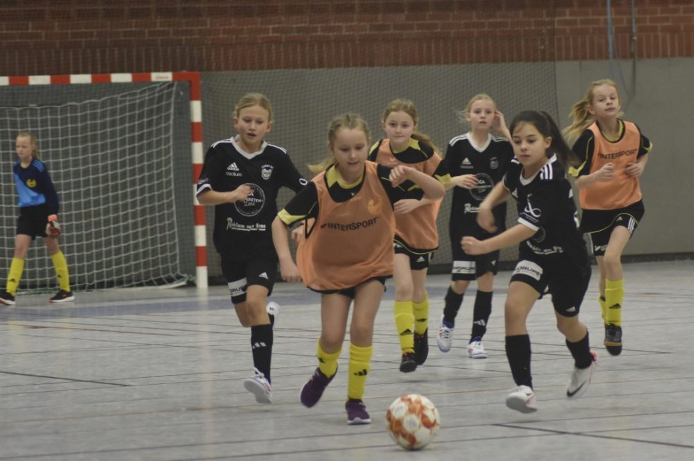 Norbergs AIF fick ta emot Kompispriset när flickor födda 2014 spelade Julcupen