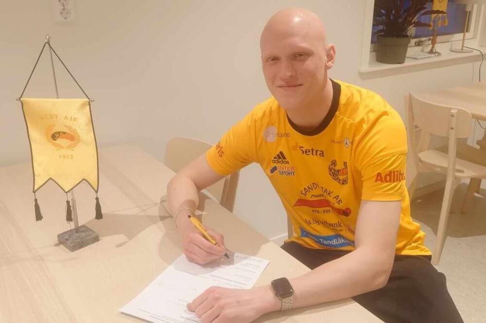 Felix Ljungberg är hemma i moderklubben Heby AIF igen - "Väldigt snabb för sin storlek"