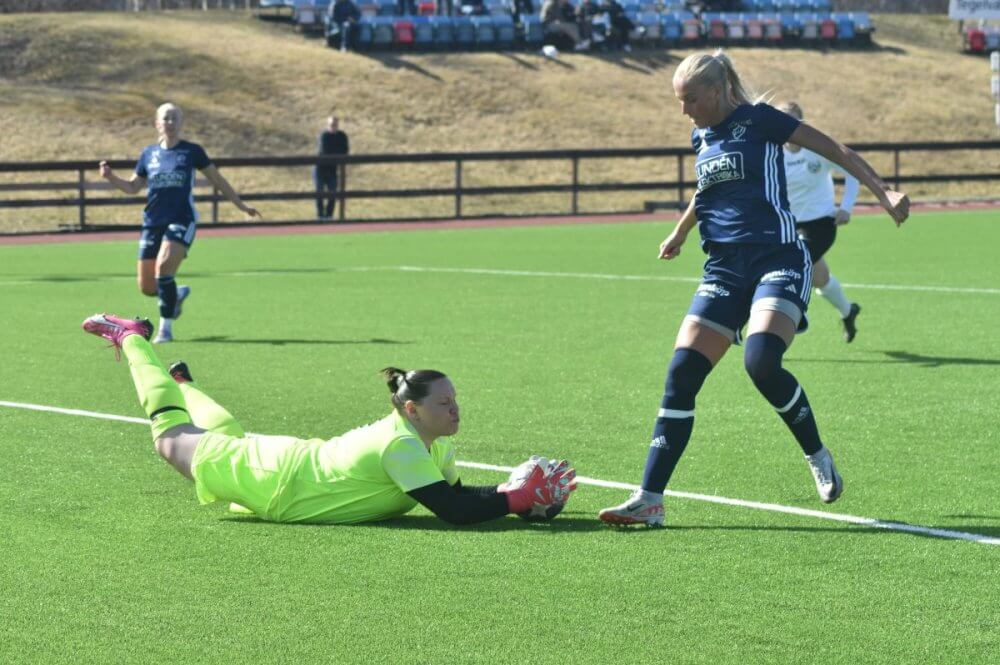 Bildspel: Så här såg det ut när Östervåla IF vann premiären
