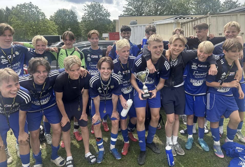Norrby SK:s P10-grabbar fixade en segerpokal på Aroscupen Norrby SK:s P10-grabbar fixade en segerpokal på Aroscupen