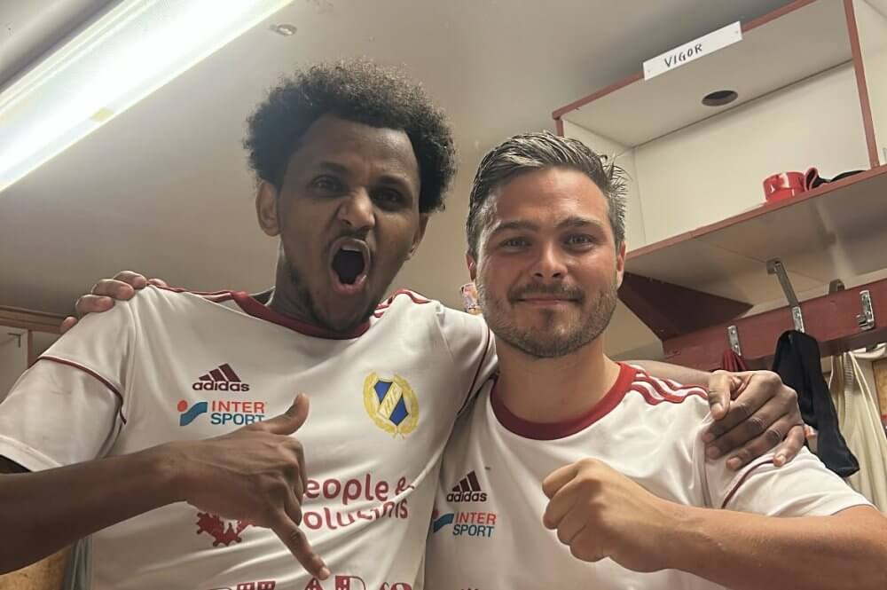 Seger för Harbo IF:s andralag i en match där det delades ut många kort - "Efter omständigheterna gick det bra"