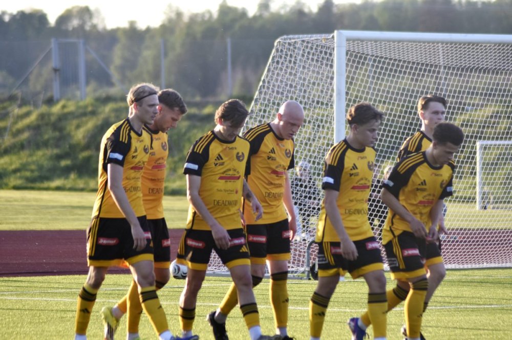 Två serieledare inleder den sista helgen i månaden maj Två serieledare inleder den sista helgen i månaden maj