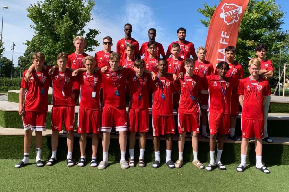 Två lag från Sala FF är på väg mot gruppseger i Gothia Cup Två lag från Sala FF är på väg mot gruppseger i Gothia Cup